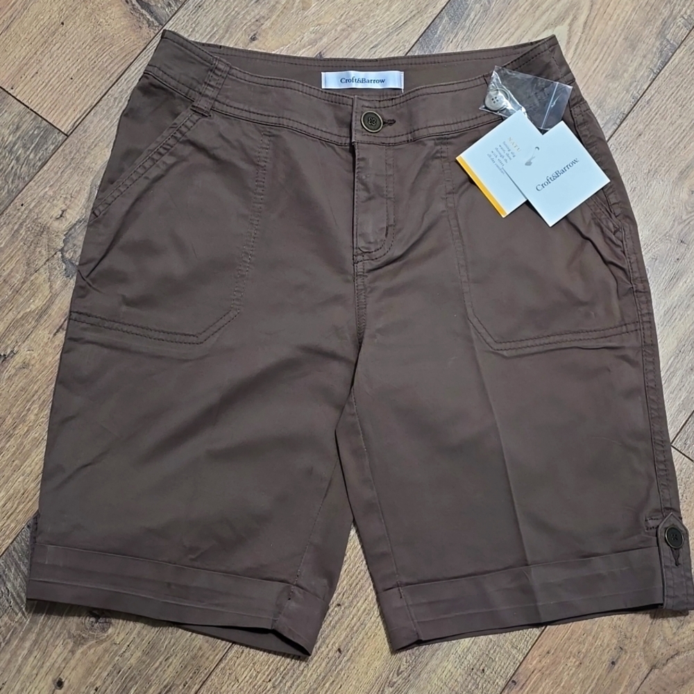 Croft & Barrow Brown Cargo Shorts for Versatile Style